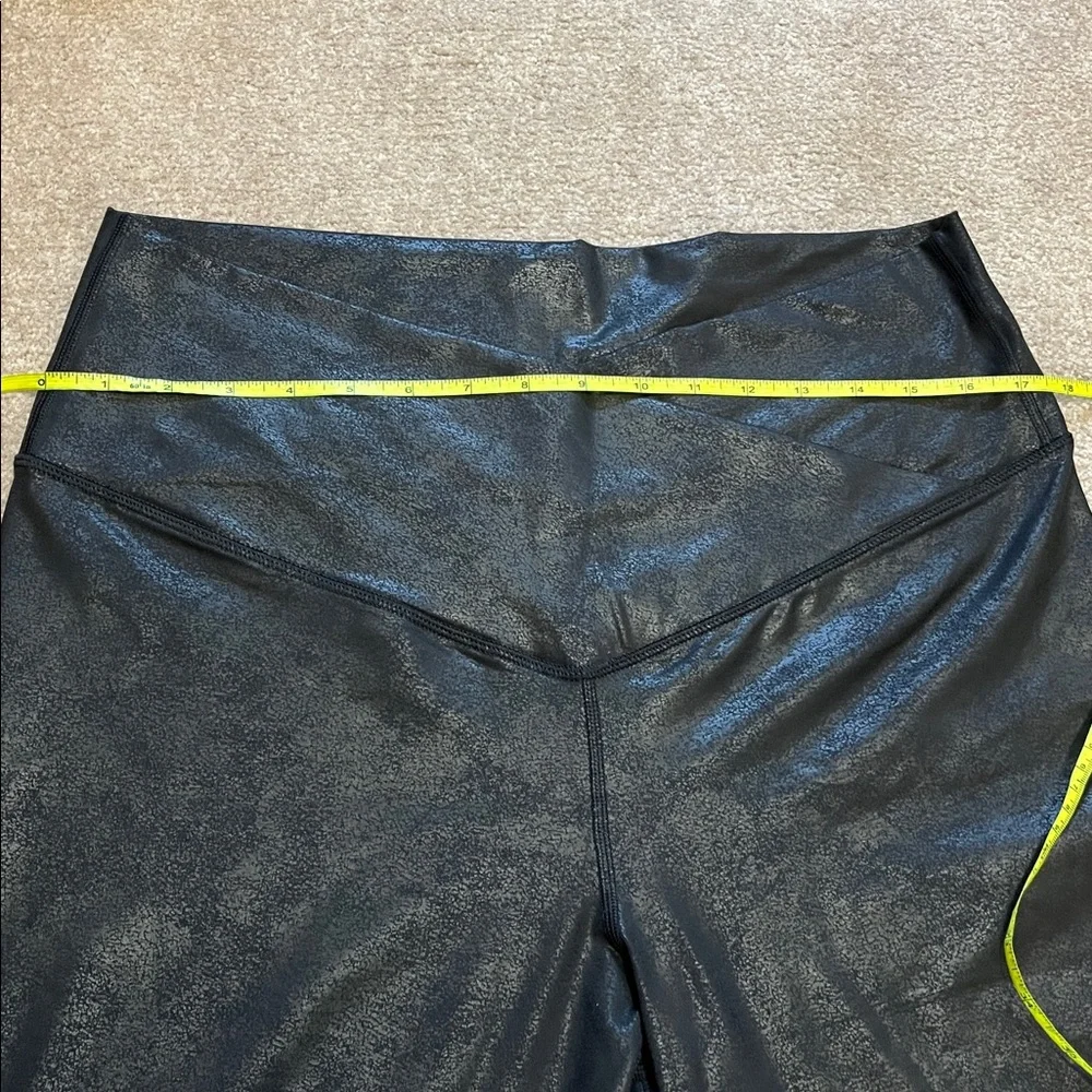 OFFLINE By Aerie Crossover Crackle Black Leggings XXL - Picture 6 of 9